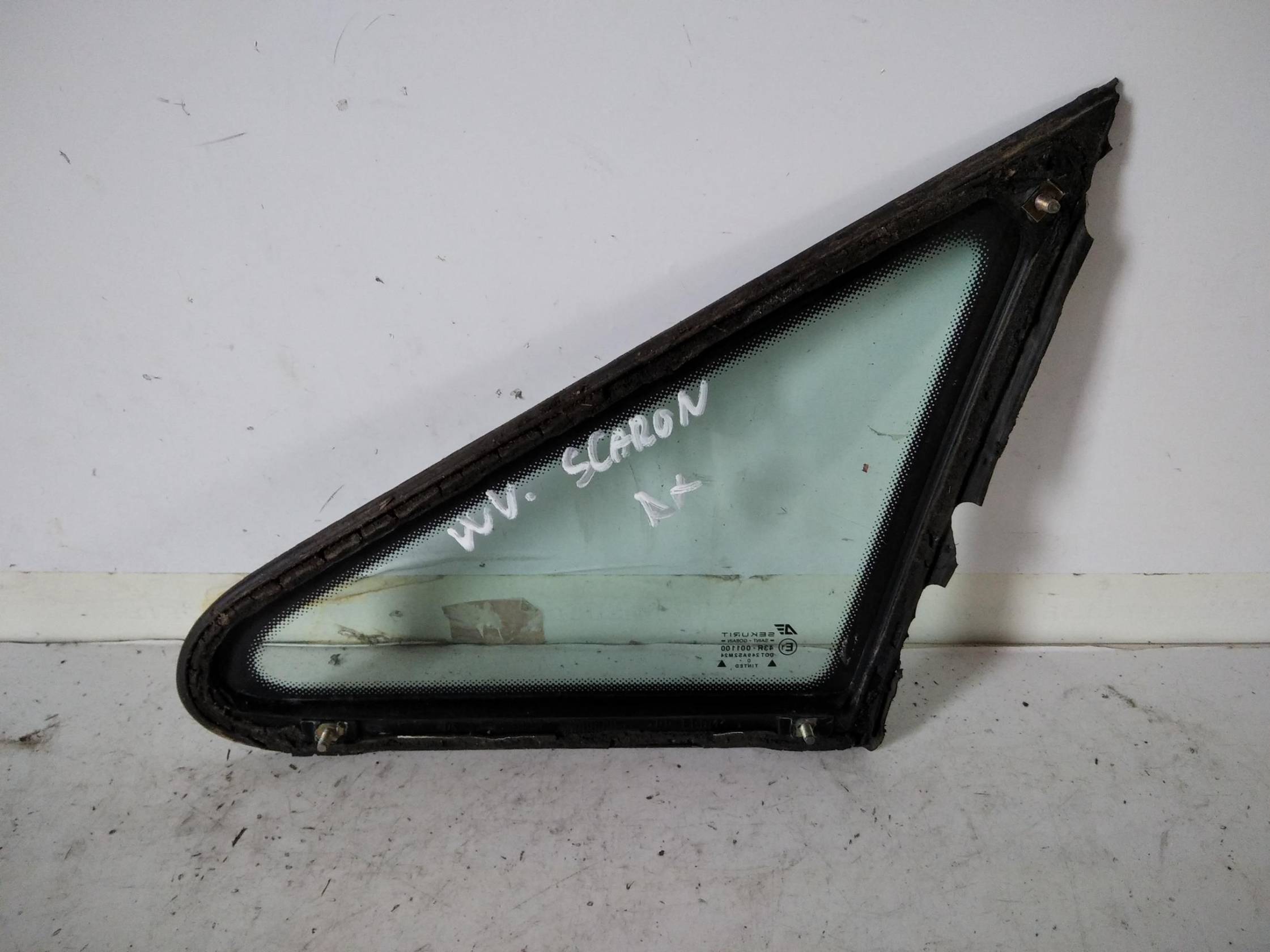 Fisso atermico parafango ant. dx.